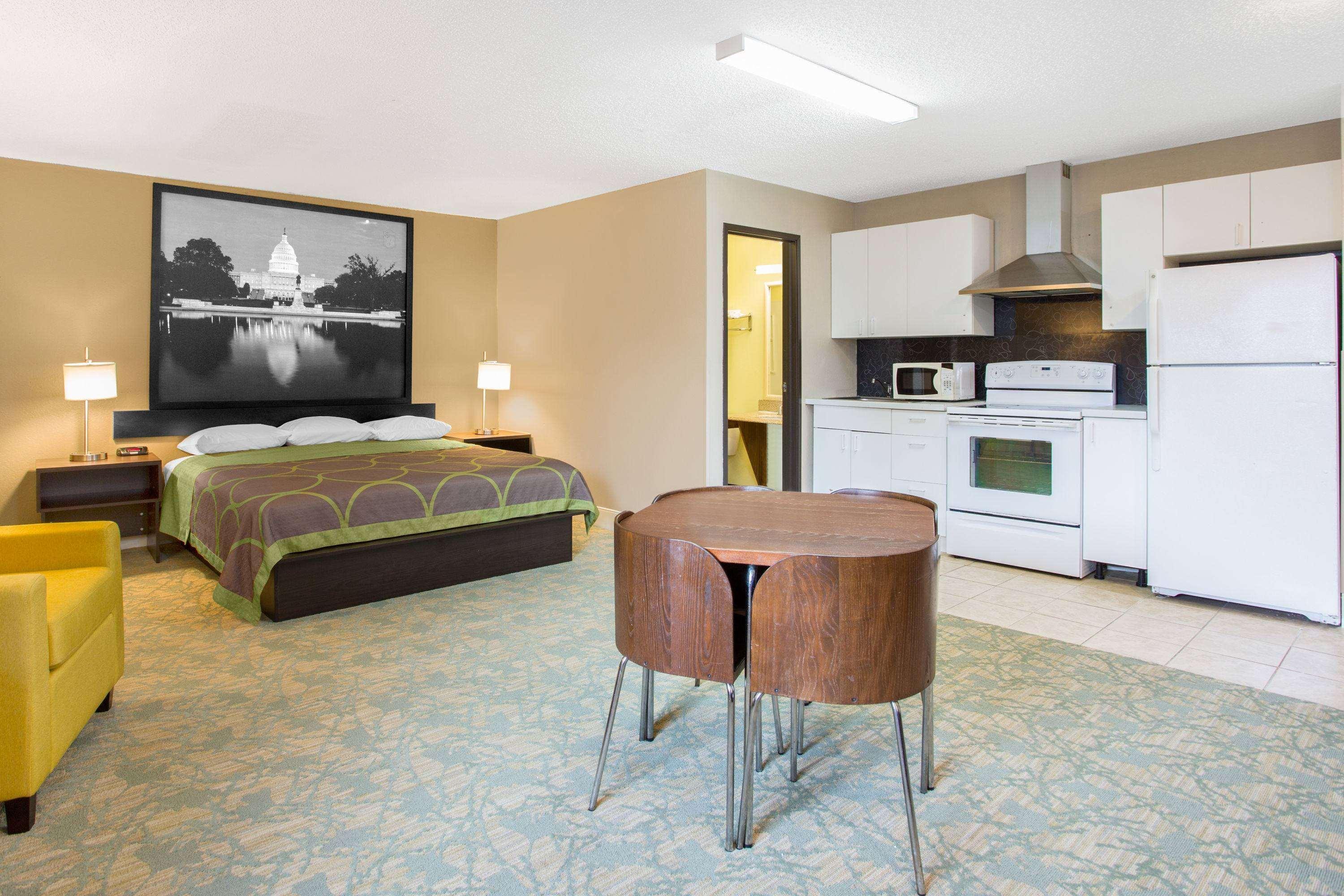 Super 8 by Wyndham Waldorf Motel Eksteriør billede