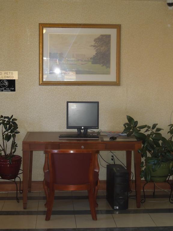 Super 8 by Wyndham Waldorf Motel Eksteriør billede