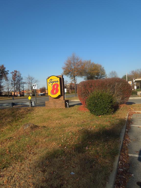 Super 8 by Wyndham Waldorf Motel Eksteriør billede