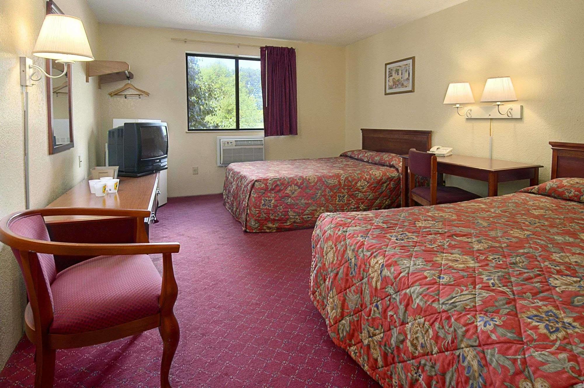Super 8 by Wyndham Waldorf Motel Eksteriør billede